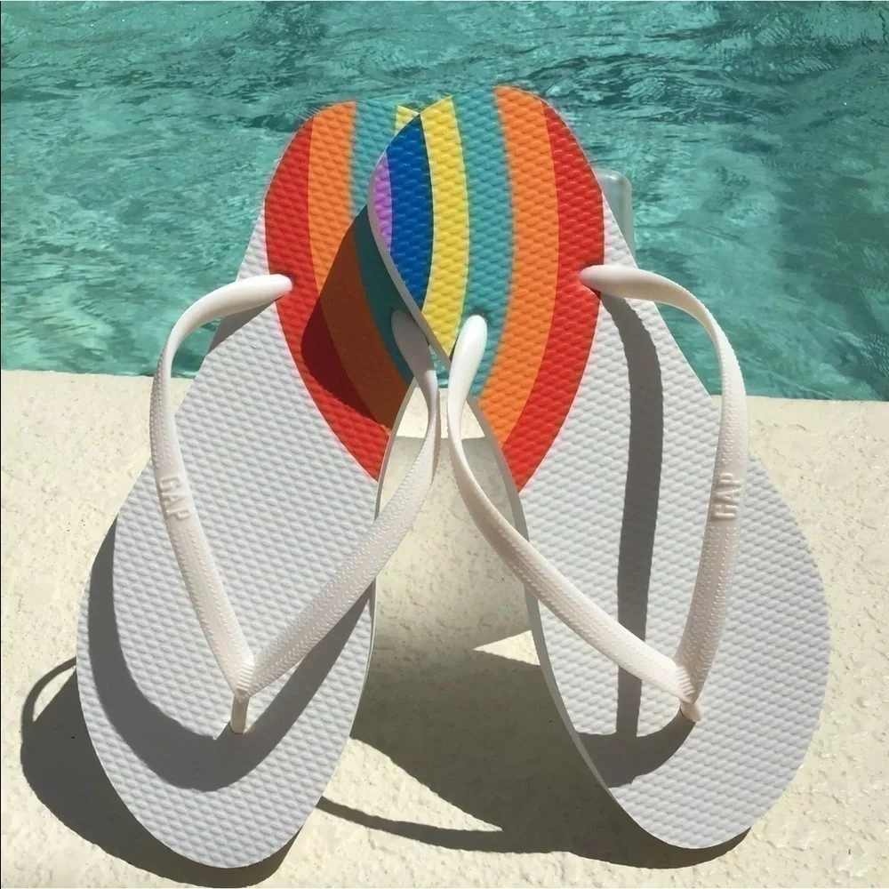 Gap Rainbow Heart Women Flip Flops SZ 10 White Beach Cruise Vacay Sandals NEW - Picture 3 of 12